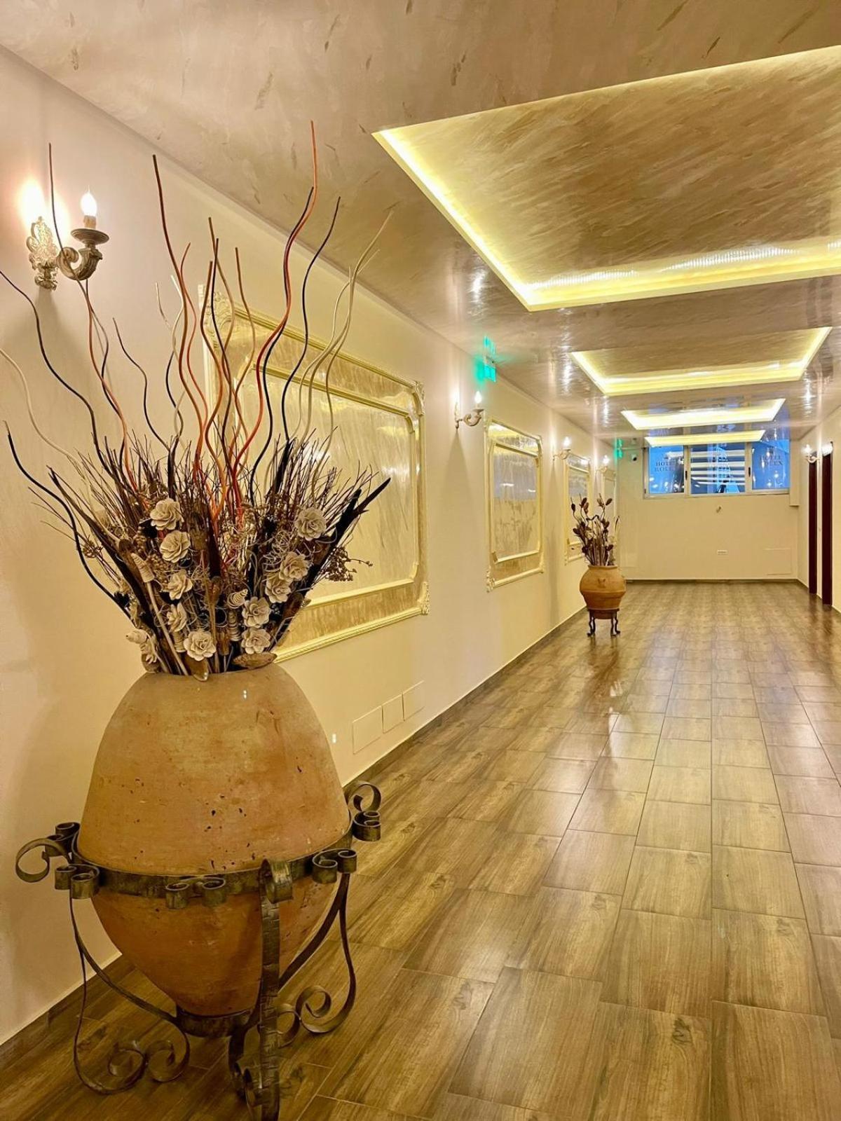 Hotel Rolex Vlorë Buitenkant foto